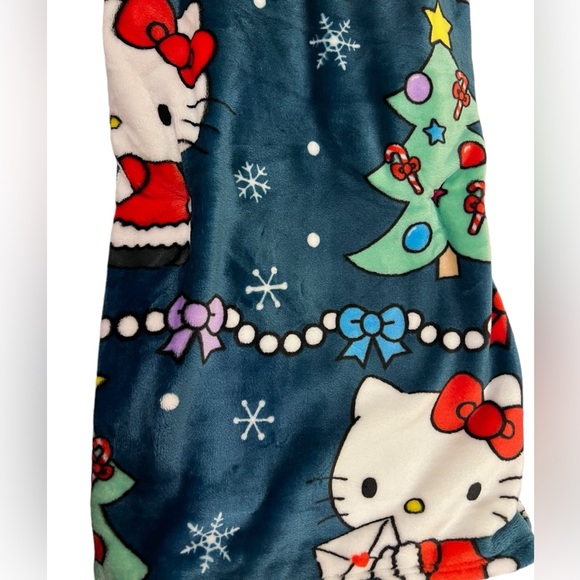 Hello Kitty Christmas Blue Snowflakes. Bows and Trees Holiday Throw‎ - Picture 6 of 6